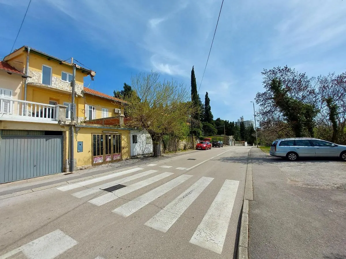 Apartments Ineska Dramalj 0*,  Croatia